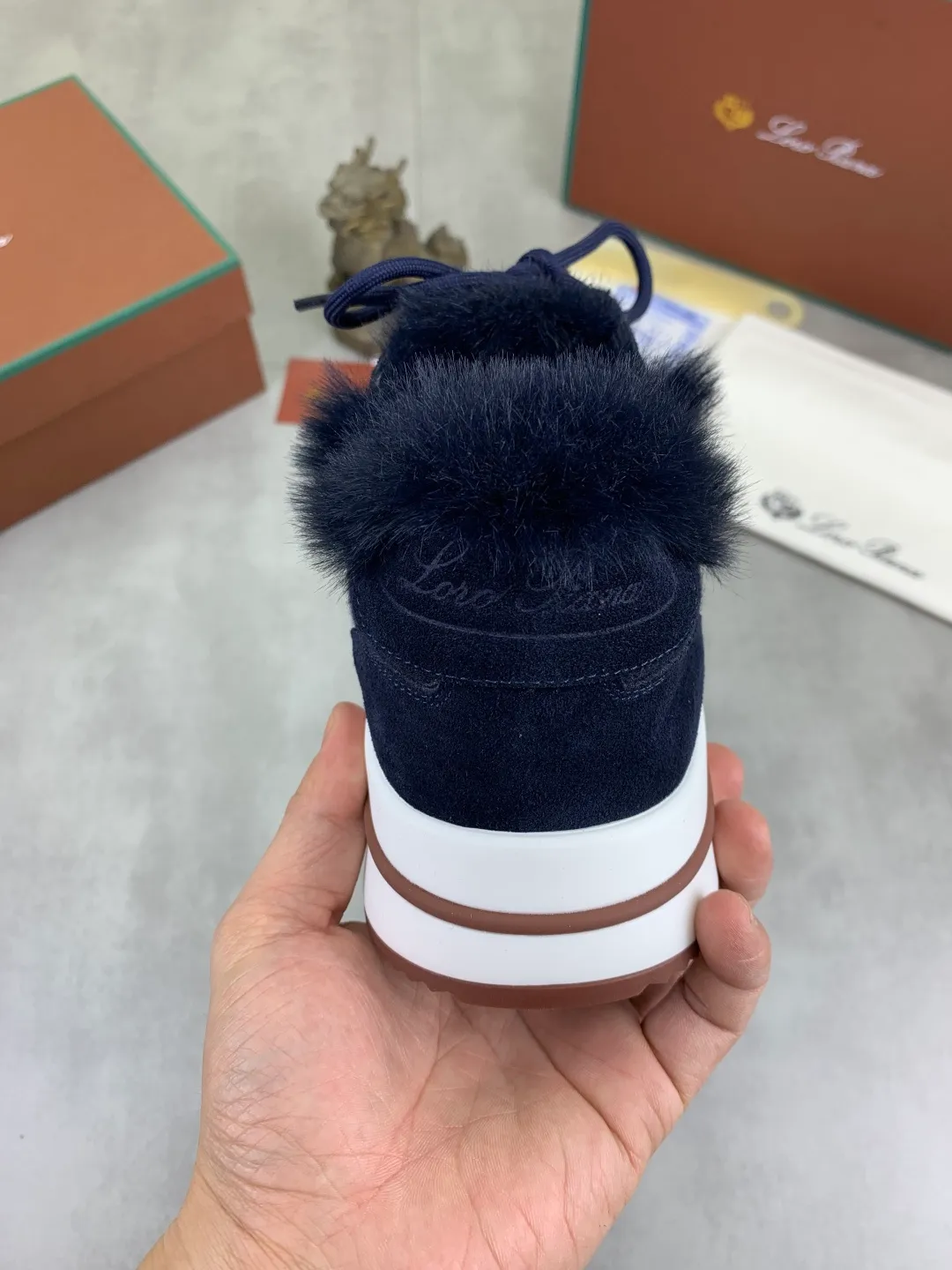Men's Men's Shoes 💰P460 New Style 💰Mauri The latest casual shoes Loro Piana 💯Top grade💯Buy the original copy💯 Founded the existing Loro Piana company on April 24, 1924. It is now the sixth generation of family business, providing top quality products to customers who are discerning about taste and quality. Imported original fly woven fabric with cowhide fabric, plain calfskin lining. Hand-sewn thread with cowhide feet. Original packaging. High-end outsole. Size: 38-44 (customized for 45 and 46). 5️⃣ colors available.